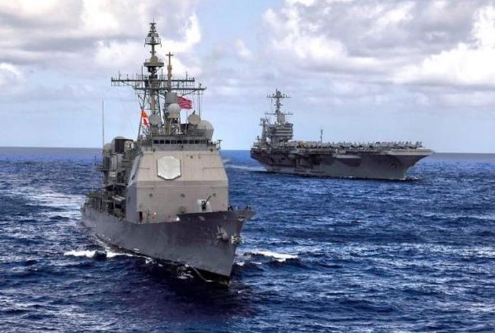 Tàu sân bay USS John C. Stennis và tàu tuần dương USS Antietam, Hải quân Mỹ