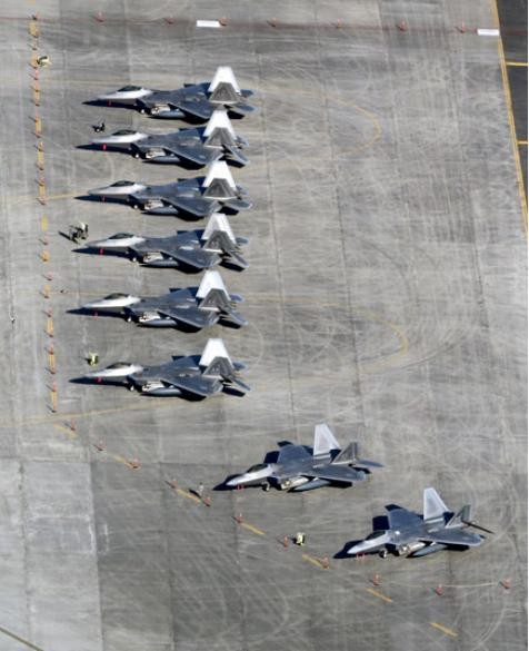 Mỹ vừa triển khai thêm máy bay chiến đấu tàng hình F-22 ở Nhật Bản