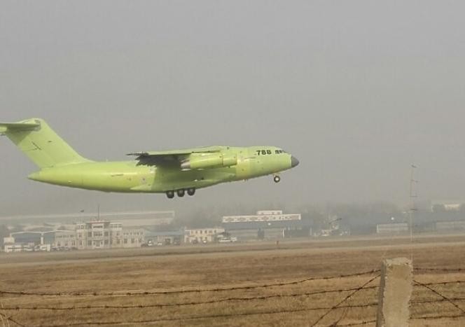 Máy bay vận tải cỡ lớn Y-20 số hiệu 788 của Trung Quốc