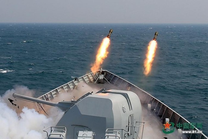 Từ ngày 17 đến ngày 21/2/2016, một chi đội tàu khu trục Hạm đội Nam Hải, Hải quân Trung Quốc tiến hành diễn tập đối kháng thực binh, bắn đạn thật ở Biển Đông