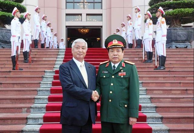 Tháng 11/2015, Bộ trưởng Quốc phòng Nhật Bản Gen Nakatani thăm Việt Nam