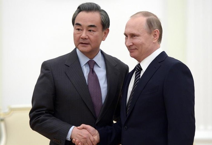 Bộ trưởng Ngoại giao Trung Quốc Vương Nghị thăm Nga từ ngày 10 - 11/3/2016. Trung Quốc muốn tăng cường hợp tác chiến lược với Nga. Tổng thống Nga Vladimir Putin cho biết, ông sẽ thăm Trung Quốc vào mùa hè năm nay. Tổng thống Nga cho hay: &quot;Quan hệ đối tác chiến lược Trung-Nga đang phát triển nhanh&quot;.