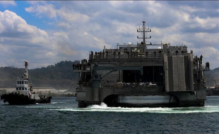 Tàu đổ bộ siêu tốc USNS Millinocket JHSV-3 của Quân đội Mỹ ở vịnh Subic Philippines ngày 30/3/2016