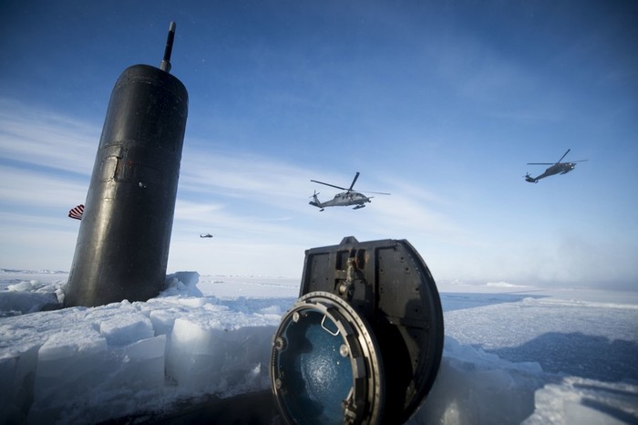Ngày 15/3/2016, tàu ngầm hạt nhân tấn công USS Hampton lớp Los Angeles Hải quân Mỹ phá băng nổi lên ở Bắc Cực khi đang tham gia cuộc tập trận ICEX 2016. Ảnh minh họa, nguồn Thời báo Hoàn Cầu, Trung Quốc.