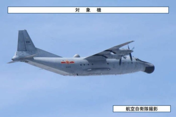 Ngày 20/4/2016, máy bay cảnh báo sớm Y-8J Hải quân Trung Quốc do thám ở vùng biển Miyako, bị máy bay chiến đấu Nhật Bản áp sát ngăn chặn và chụp ảnh. Nguồn ảnh: Sina Trung Quốc