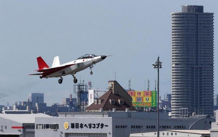 Ngày 22/4/2016, máy bay chiến đấu tàng hình X-2 Shinshin Nhật Bản lần đầu tiên bay thử thành công từ sân bay Nagoya đến căn cứ không quân Gifu. Nguồn ảnh: Tân Hoa xã.