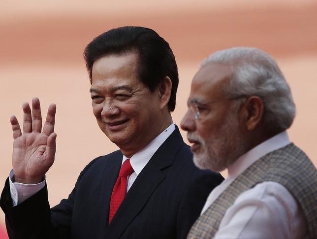 Nguyên Thủ tướng Việt Nam Nguyễn Tấn Dũng và Thủ tướng Ấn Độ Narendra Modi tại Ấn Độ ngày 28/10/2014. Nguồn ảnh: Reuters/Đa Chiều