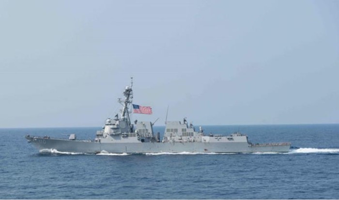 Tàu khu trục William P. L:awrence DDG 110 Hải quân Mỹ trên Biển Đông ngày 30/3/2016. Nguồn ảnh: Internet