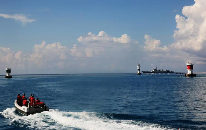Từ ngày 8 - 9/5/2016, biên đội tàu chiến Hạm đội Nam Hải tuần tra, tập trận bất hợp pháp ở quần đảo Trường Sa. Nguồn ảnh: Nhân Dân nhật báo, Trung Quốc