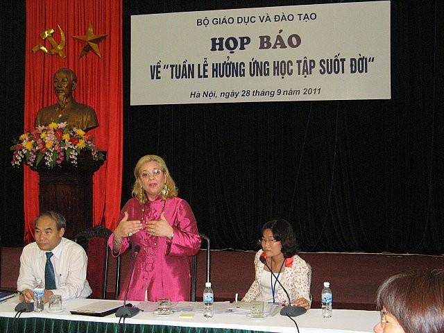 Bà Katherine Muller Marin-Trưởng Đại diện Văn phòng UNESCO tại Hà Nội cho rằn: Học tập suốt đời có nghĩa giúp cho mọi người có được công việc tốt hơn. Ảnh Xuân Trung