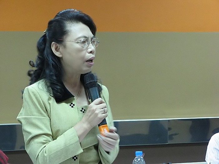 TS Trần Thị Thu Hà, Phó hiệu trưởng trường ĐH Hòa Bình: "Mình Bộ Giáo dục không thể đảm đương và giỏi hơn các GS đầu ngành được". Ảnh Xuân Trung
