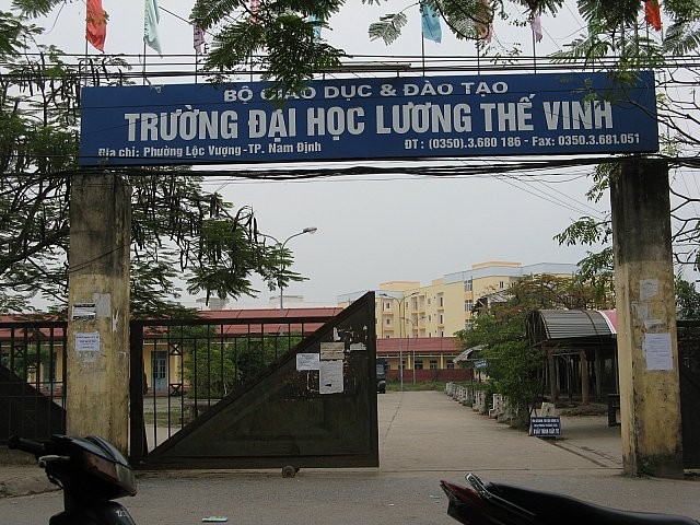 Trường ĐH Lương Thế Vinh là một trong những trường dân lập nằm trên địa bàn tỉnh Nam Định, nhưng chủ trương của tỉnh vẫn loại sinh viên tốt nghiệp trường này vào danh sách dự thi công chức hành chính năm 2011. Ảnh Xuân Trung
