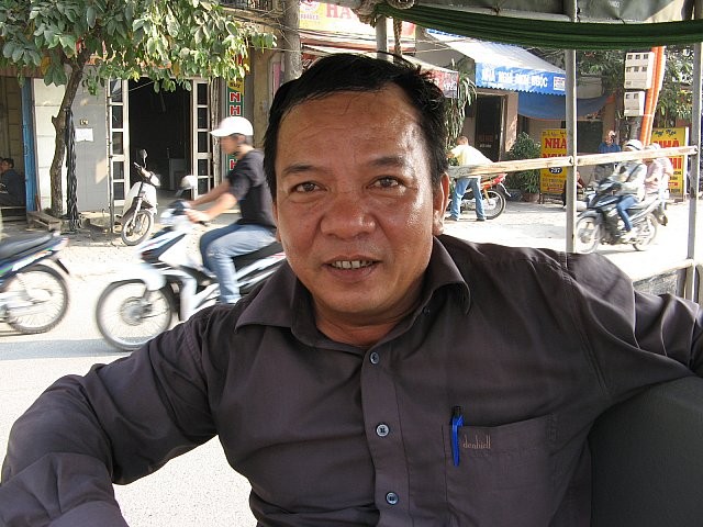 Ông Trần Đức Thành, thương binh mất 24% sức khỏe, quê ở xã Giao Thiện, Giao Thủy, Nam Định bất bình với chủ trương của tỉnh mình. Ảnh Xuân Trung