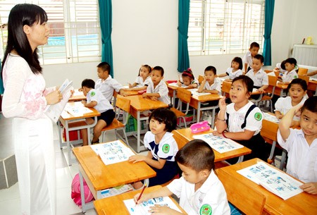 Coi trọng giáo viên là yếu tố quan trọng trong sự nghiệp đổi mới căn bản nền giáo dục Việt Nam. Ảnh GD&TĐ