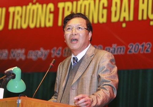 Bộ trưởng Phạm Vũ Luận phát biểu tại Hội nghị Hiệu trưởng các trường ĐH, CĐ (Ảnh Tuổi trẻ)