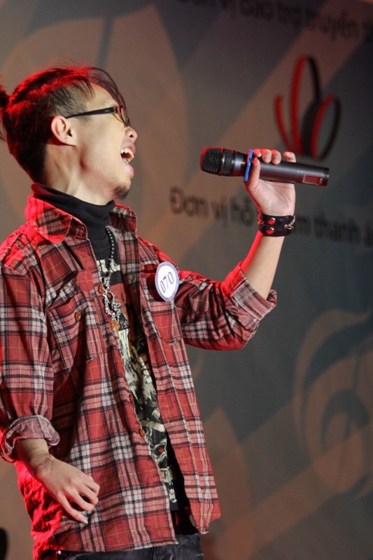 Phần trình diễn mang “chất rock” của thí sinh Phan Việt Đức Vinh đến từ trường ĐH Quốc tế Bắc Hà.