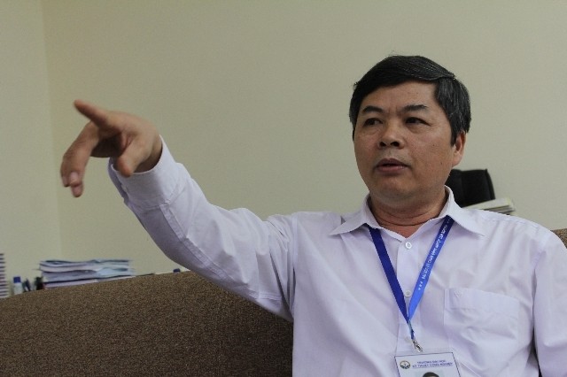 Phó Hiệu trưởng Nguyễn Như Hiển cho rằng, do số lượng cán bộ đang thừa nên phải điều tiết.