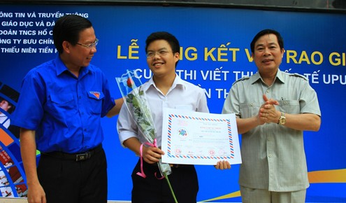 Cậu học sinh lớp 10 THPT Nhân Chính (Hà Nội) Nguyễn Đăng Quý Minh vinh dự đại diện cho học sinh Việt Nam tham dự Cuộc thi UPU quốc tế.