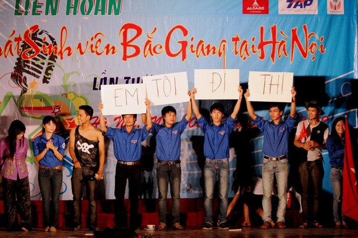 Hướng tới mùa hè xanh tình nguyện, với thông điệp “Em tôi đi thi” tất cả những sinh viên Bắc Giang đang học tại Hà Nội sẽ là một thông tin tin cậy đối với thí sinh đi thi đại học.