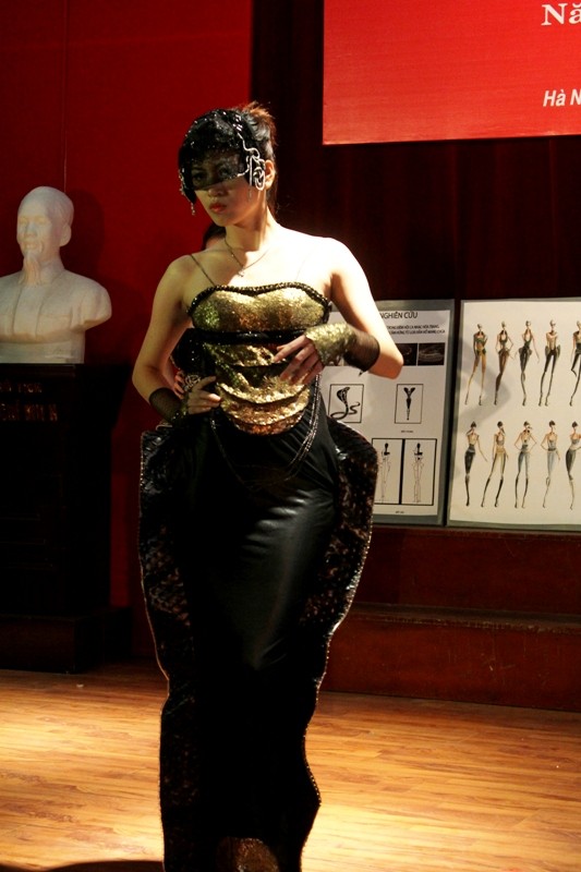 Bài dự thi được đánh giá là xuất sắc của thí sinh Nguyễn Thị Ngọc Mai với tên gọi “Vũ điệu Cobara”, lấy ý tưởng từ cảm hứng roài rắn Hổ mang chúa. Trong phục dành cho phụ nữ tuổi 18-25 trình diễn trong đêm nhạc hội ca nhạc hóa trang.