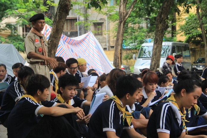 HS Trường THPT DL Đinh Tiên Hoàng được học chương trình giáo dục hè theo phương pháp mới - thực hành giá trị sống, kỹ năng sống theo tấm gương đạo đức Hồ Chí Minh và kết hợp với hoạt động theo phương thức của phương trào Hướng Đạo Sinh (Scouts).