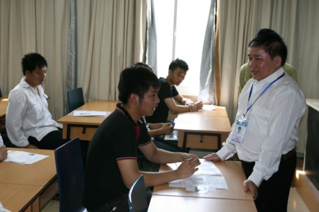 Sáng nay Thứ trưởng Bùi Văn Ga có buổi thị sát kiểm tra công tác tổ chức thi tại một số hội đồng thi phía Bắc.