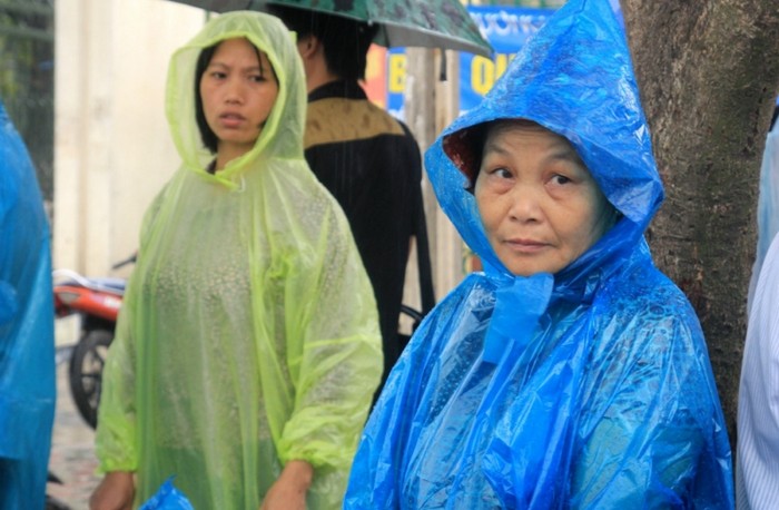 Không có chỗ trú ngụ, những người mẹ đành mặc tạm manh áo mỏng, mặc kệ những trận mưa đổ sập xuống đầu. Xem đáp án môn Vật lí - Xem đáp án môn Toán - Xem đáp án môn Hóa - Xem đáp án môn Ngoại ngữ Khối A1