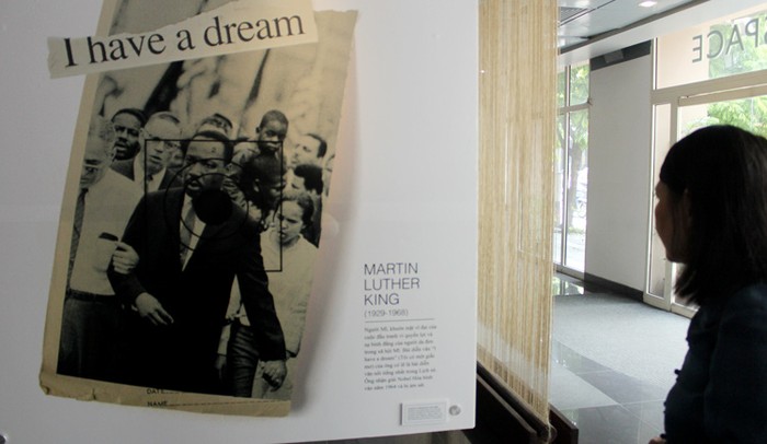 Martin Luther King (1929-1968), người Mỹ, khuôn mặt vĩ đại của cuộc đấu trang vì quyền lợi và sự bình đẳng của người da đen trong xã hội Mỹ. Bài diễn văn “I have a dream” (Tôi có một giấc mơ)của ông có lẽ là bài diễn văn nổi tiếng nhất trong lịch sử. Ông nhận giải Nobel hòa bình vào năm 1964 và bị ám sát. Những trò chơi thủa ấu thơ của tuổi học trò (P3) Chùm ảnh: Nữ sinh đẹp rạng ngời ngày khai trường