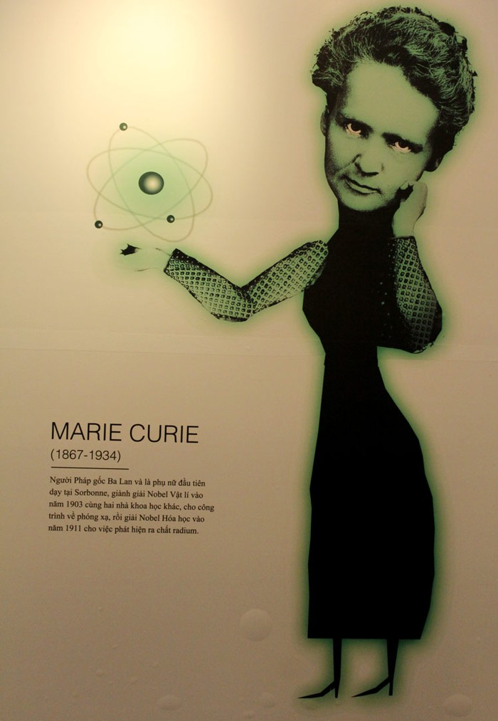 Marie Curie (1867-1934), ngươi Pháp gốc Ba Lan là người phụ nữ đầu tiên dạy tại Sorbonne, giành giải Nobel Vật lý vào năm 1903 cùng hai nhà khoa học khác, năm 1911, bà giành giải Nobel Hóa học cho việc phát hiện ra chất Radium. Những trò chơi thủa ấu thơ của tuổi học trò (P3) Chùm ảnh: Nữ sinh đẹp rạng ngời ngày khai trường
