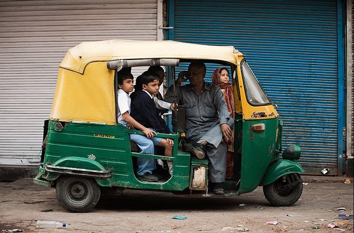Ở Ấn Độ, việc được ngồi trên những chiếc xe cỡ lớn, sang trọng cũng được xem ở những "đẳng cấp" khác nhau. >> ĐẦU NĂM HỌC MỚI, HỌC SINH THỦ ĐÔ ĐÙA VỚI TỬ THẦN >> HỌC SINH TRƯỜNG AMSTERDAM PHÁT SỐT VÌ CÔ GIÁO 9X