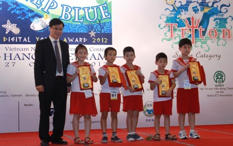Các đội chơi của Việt Nam chỉ giành vị trí phụ trong Cuộc thi Robotics quốc tế 2012. Ảnh XT