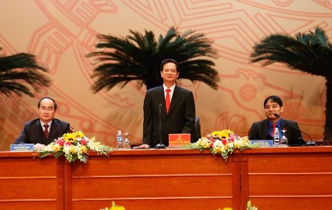 Thủ tướng Chính phủ Nguyễn Tấn Dũng trong buổi đối thoại với thanh niên. Ảnh TPO