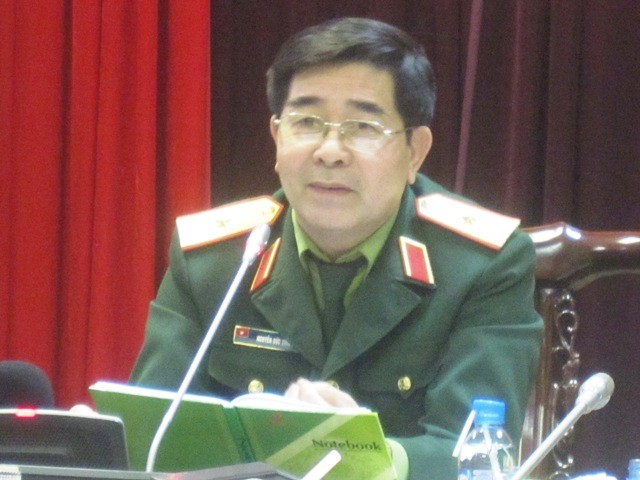 Thiếu tướng Nguyễn Đức Tỉnh cho biết, trong kỳ thi tuyển sinh ĐH, CĐ sắp tới Bộ Quốc phòng sẽ ưu tiên những thí sinh là quân nhân đã hoàn thành xuất sắc nhiệm vụ tại Trường Sa . Ảnh XT