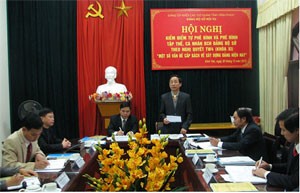 Ông Phạm Quang Tuệ (đứng) phát biểu tại Hội nghị kiểm điểm tự phê bình và phê bình của Sở Nội vụ, theo tinh thần Nghị quyết TW4 (khóa XI), ngày 20/12/2012.