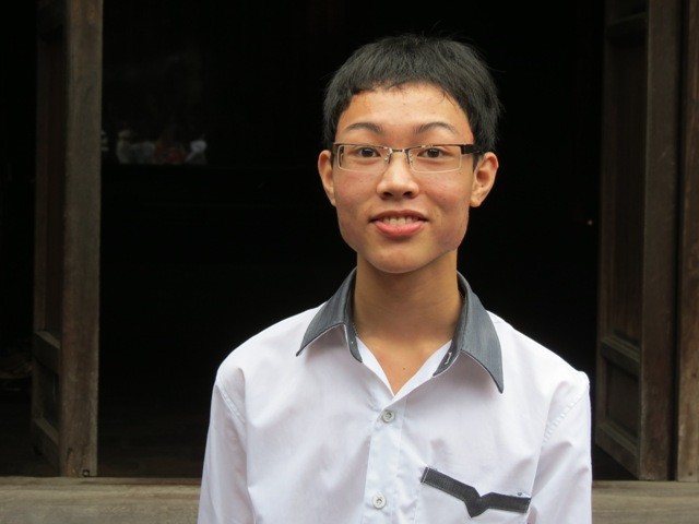 Em Trần Thanh Quang, học sinh Trường THPT chuyên Lê Hồng Phong (Nam Định) trong ngày vinh danh học sinh giỏi môn Lịch sử. Ảnh Xuân Trung