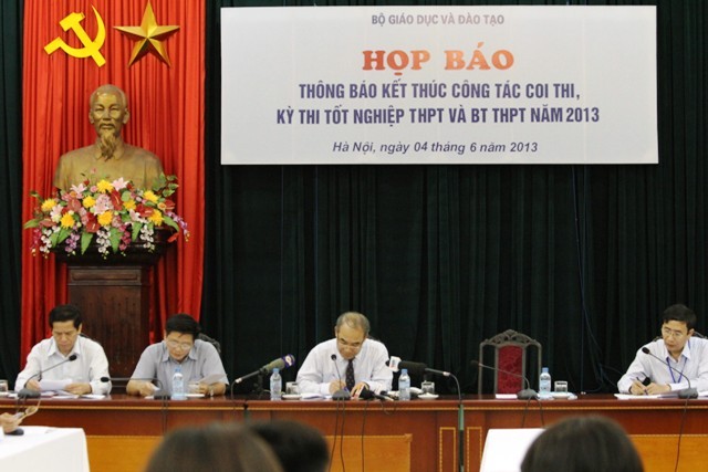 Bộ GD&ĐT đang tiến hành họp báo thông báo về kỳ thi tốt nghiệp THPT. Ảnh Xuân Trung