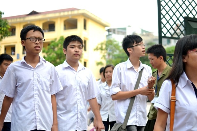 Thí sinh dự thi vào lớp 10 tại trường THPT Cầu Giấy năm 2013. Ảnh Xuân Trung