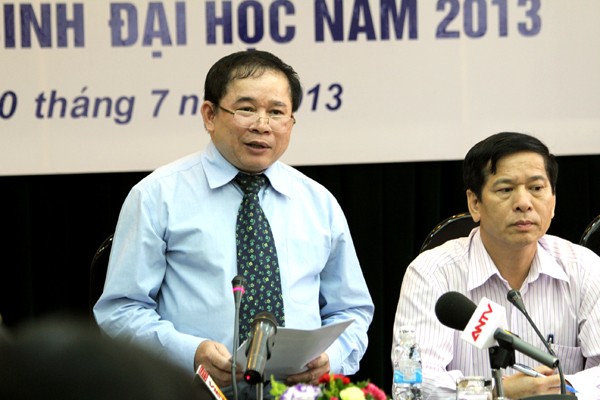 Thứ trưởng Bộ GD&ĐT Bùi Văn Ga khẳng định, từ nay tới 2015 cơ bản vẫn thi ba chung. Ảnh Xuân Trung