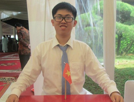 Ngô Phi Long tiếp tục giành thêm 1 tấm HCV Vật lý cho đoàn Việt Nam.