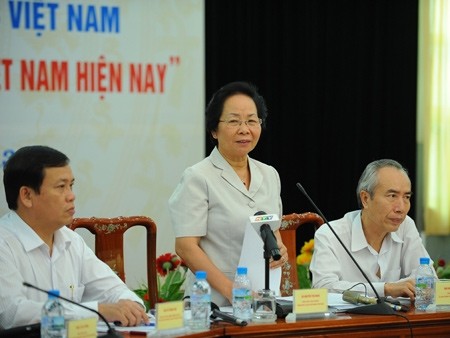 Phó Chủ tịch nước Nguyễn Thị Doan tham gia góp ý cho nền giáo dục tại Hội nghị sáng nay.