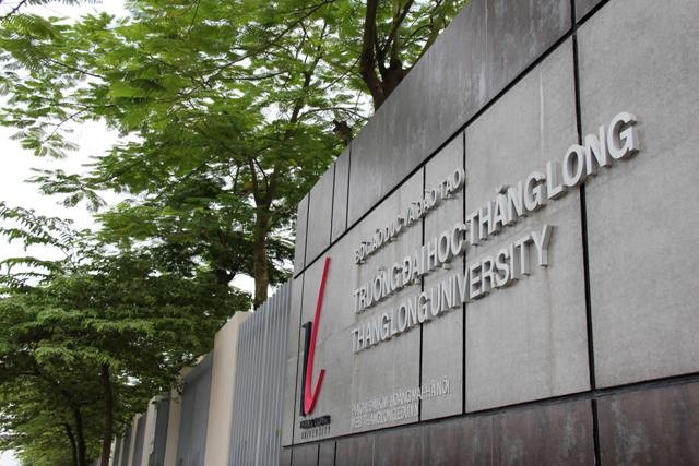 Trường Đại học Thăng Long là một trong hai trường hoàn thành việc chuyển đổi từ dân lập sang tư thục theo đúng chỉ đạo của Thủ tướng Chính phủ.