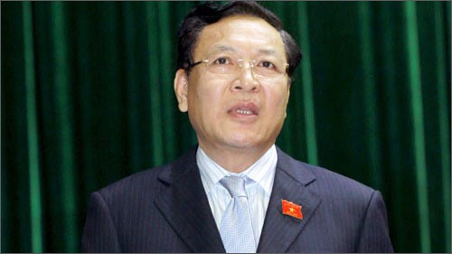 Bộ trưởng Phạm Vũ Luận trả lời nhiều vấn đề liên quan tới chế độ chính sách cho giáo viên.