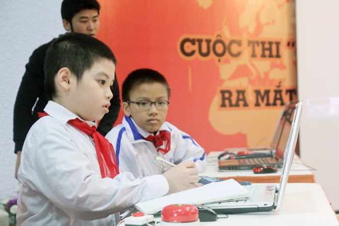 Cuộc thi giải Toán trên Internet còn là sân chơi của học sinh nhiều cấp học, trong đó có bậc tiểu học và THCS. Ảnh Xuân Trung