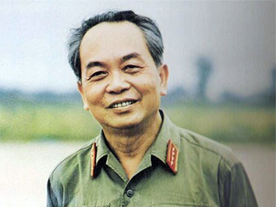 Đại tướng Võ Nguyên Giáp nên được đưa vào SGK phổ thông.