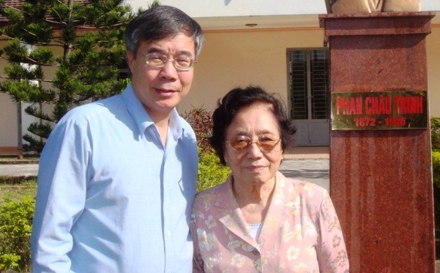 Ông Trần Đức Cảnh và nguyên Phó Chủ tịch nước Nguyễn Thị Bình luôn tâm huyết với giáo dục nước nhà.