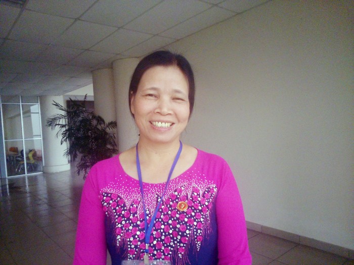 Niềm vui của cô Chu Thị Nga là được thấy học sinh của mình trưởng thành và luôn nhớ về trường, về cô. Ảnh Xuân Trung