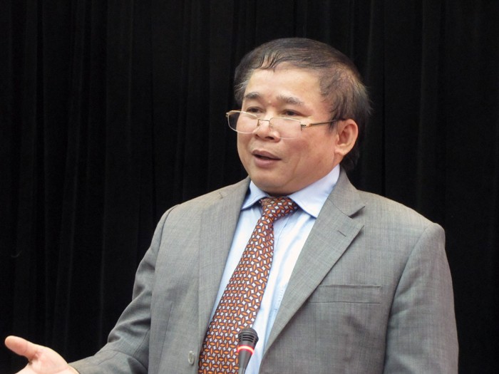 Thứ trưởng Bùi Văn Ga trả lời các câu hỏi của phóng viên. Ảnh Xuân Trung