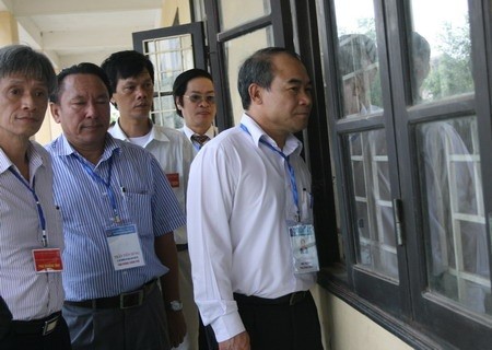 Thứ trưởng Bộ GD&amp;ĐT Nguyễn Vinh Hiển trong một cuộc thanh tra kỳ thi tốt nghiệp THPT.
