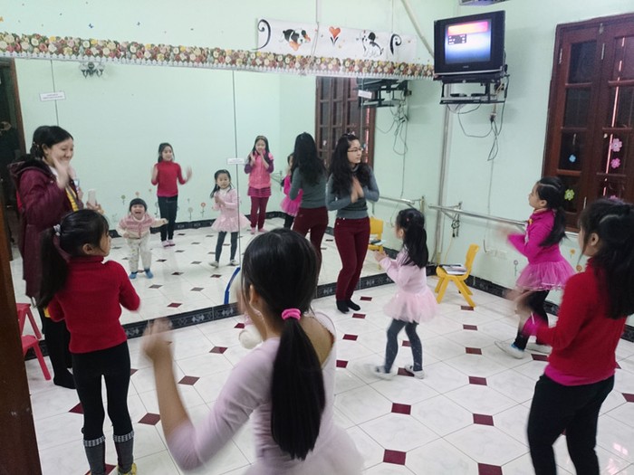 Lớp học múa tại Trung tâm năng khiếu Tuệ Minh. Ảnh Xuân Trung
