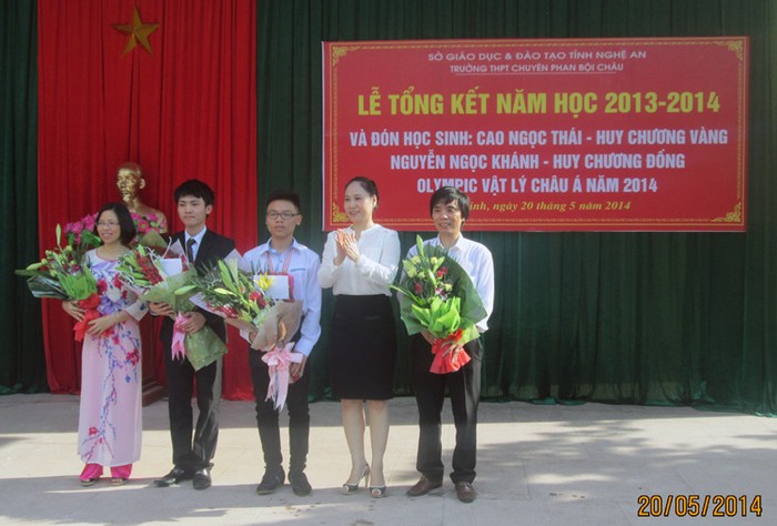 Những học sinh đạt thành tích cao trong học tập và trong các kỳ thi quốc tế của Trường Phan Bội Châu.